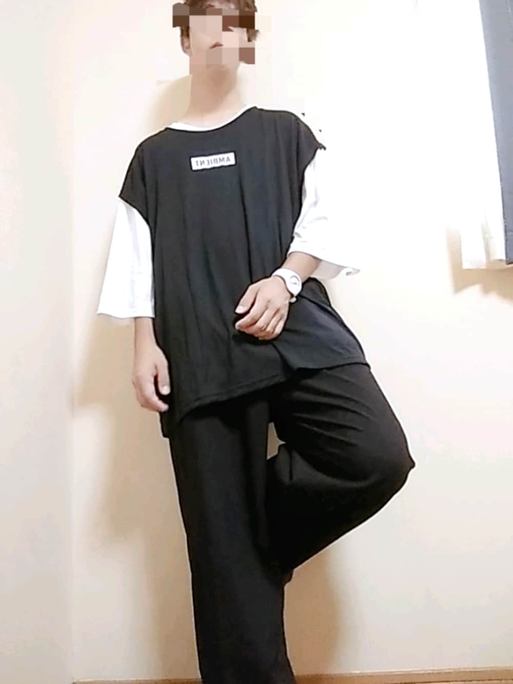 「プリントT、シンプル、おしゃれさんと繋がりたい、プチプラ、低身長、モノトーン、ビックシルエット、オーバーサイズ、いいね、save、フォローお願いします🤑、夏コーデ」｜「WEGOのWEGO/イージーバギーパンツ（スラックス、ブラック系）」を使った、メルカリ好きのよぺさん（メンズ・168cm）の秋コーディネートの1枚目の写真