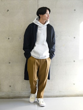 「アイテム（ステンカラーコート、ブルー系）」を使った、安本さん（メンズ・170cm）の冬コーディネート