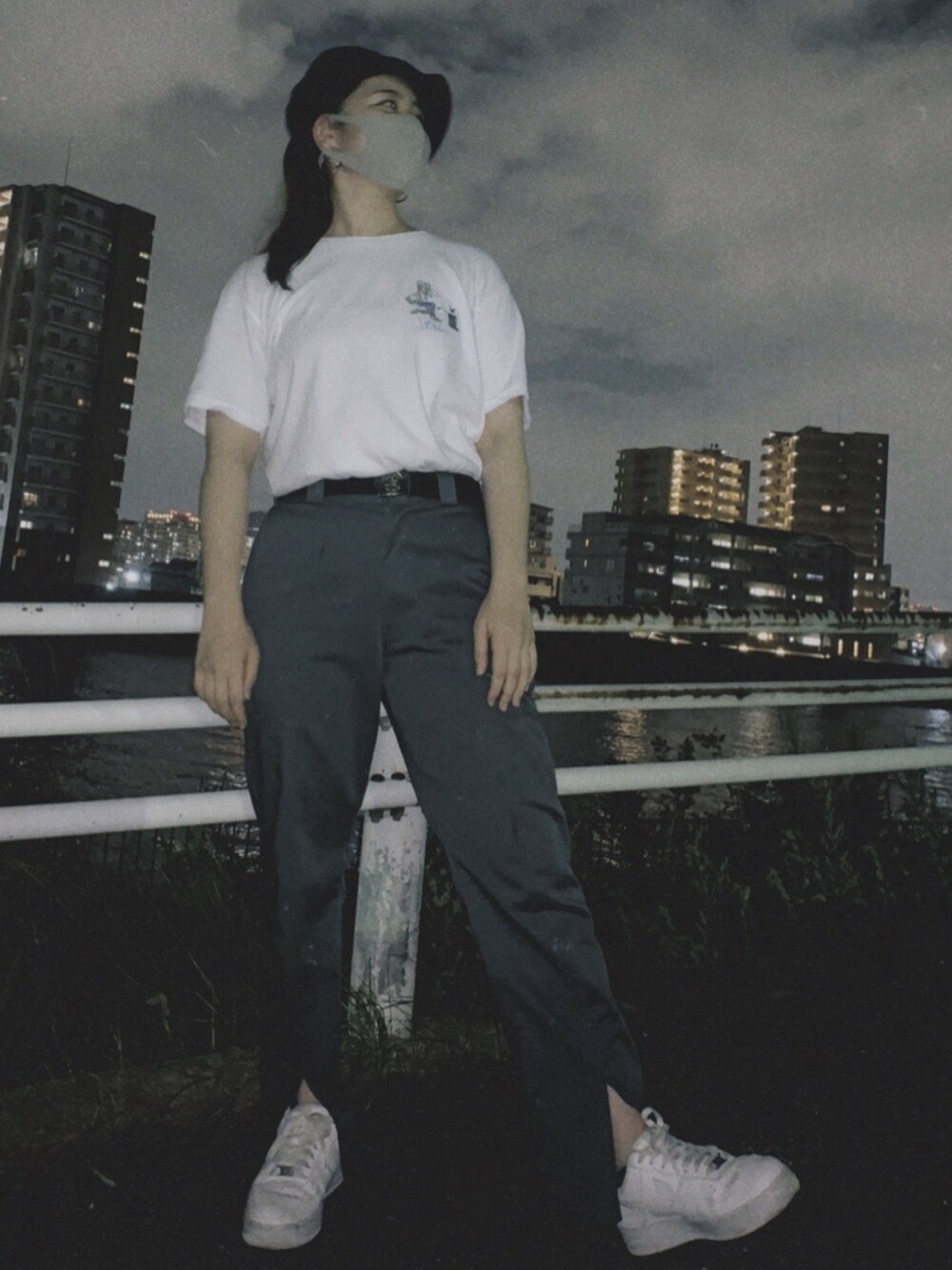 「年末WEAR感謝祭、お洒落さんとつながりたい、ootd、ストリート、夏コーデ、ストリートコーデ」｜「leftaloneのアイテム（Tシャツ/カットソー、ホワイト系）」を使った、𝙮𝙪𝙠𝙞𝙣𝙖さん（レディース・162cm）の冬コーディネートの1枚目の写真