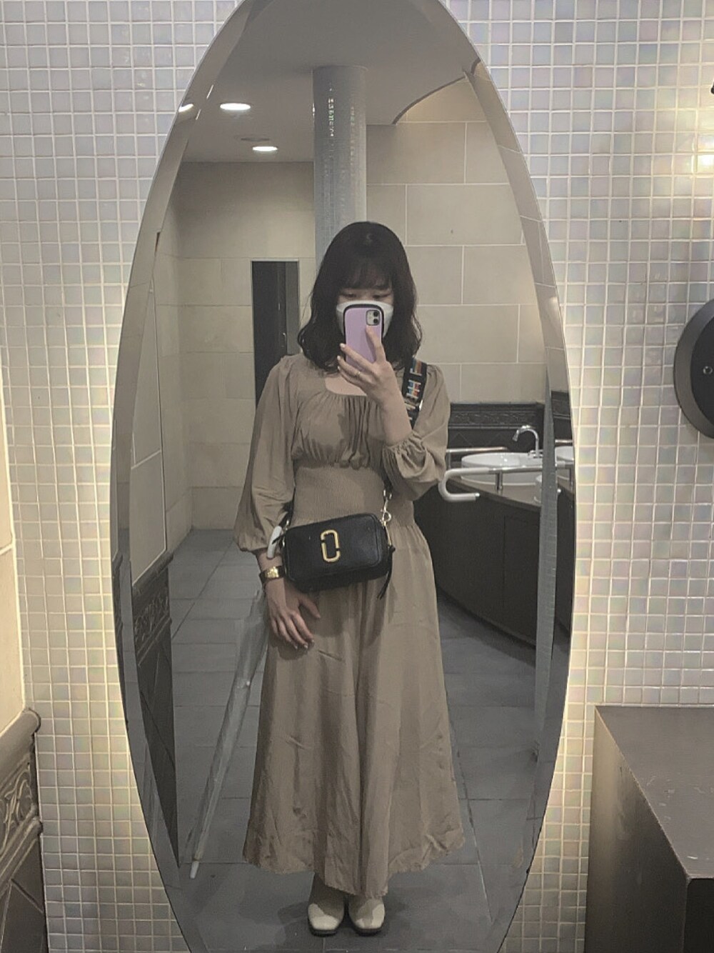 「大人カジュアル、大人コーデ、ワンピース、キレイめコーデ、オトナ女子、キレイめ」｜「ackaのアイテム（ワンピース/ドレス、ベージュ系）」を使った、𝙮𝙪𝙠𝙞𝙣𝙖さん（レディース・162cm）の春コーディネートの1枚目の写真