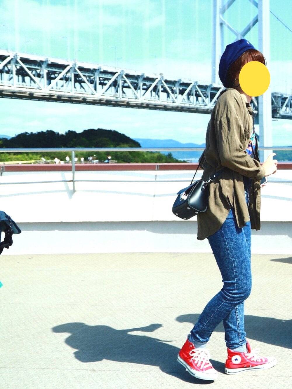 「カジュアルコーデ、古着、休日スタイル、converse、古着MIX、KANGOL、hardrockcafe、スニーカー、デニム、メンズライク」｜「KANGOLの『TGC着用アイテム』【KANGOL】Tropic Spitfire / 【KANGOL】トロピック　スピット　ファイア（キャスケット、ブルー系）」を使った、ちかさん（レディース・163cm）の春コーディネートの1枚目の写真