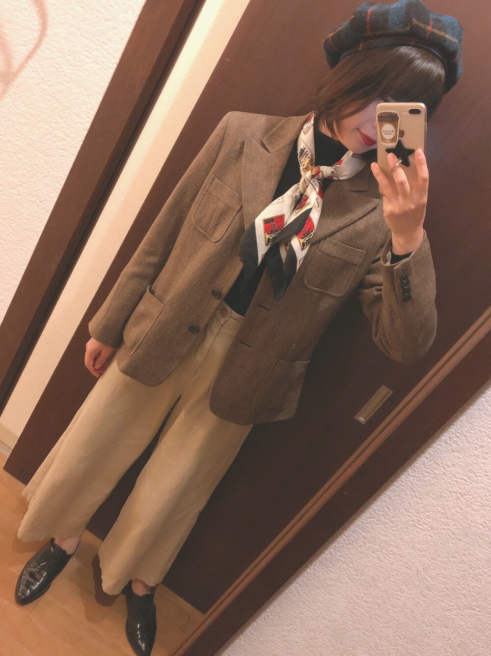 「秋コーデ、オトナカジュアル、古着、古着MIX、ootd、ニット、パンツスタイル、ベレー帽、タートルネックニット、プチプラ」｜「HARRIS TWEEDのアイテム（ハンチング/ベレー帽、ブルー系）」を使った、ちかさん（レディース・163cm）の秋コーディネートの1枚目の写真