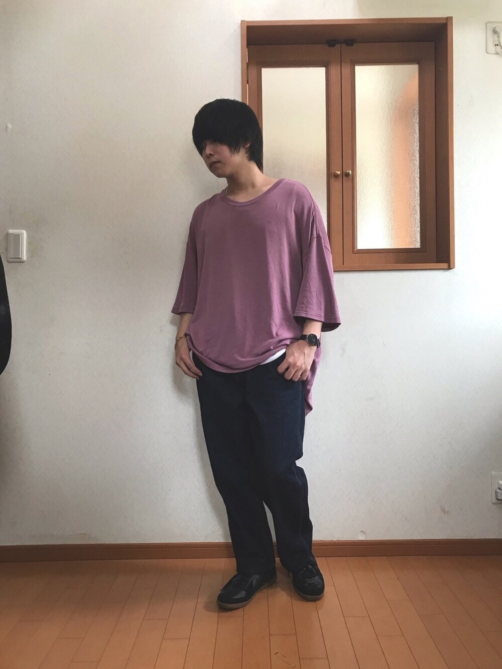 「春夏コーデ、デニム、オーバーサイズ、低身長、プチプラ、ワイドパンツ、おしゃれさんと繋がりたい、カジュアル、ビッグシルエット、夏コーデ」｜「URUの- 17SUW03 / ハーフスリーブTーシャツ　￥14,000＋TAX（Tシャツ/カットソー、レッド系）」を使った、ガッシー《低身長》さん（メンズ・165cm）の夏コーディネートの1枚目の写真