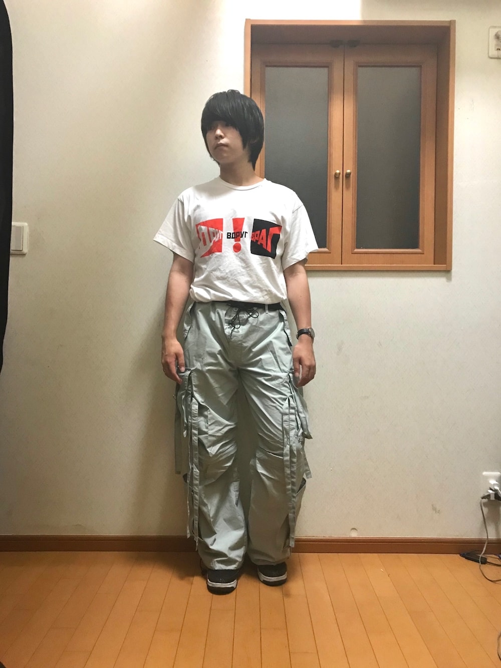 「春夏コーデ、夏コーデ、夏だ！Tシャツ着よう！、テクノパンツ、カジュアル、おしゃれさんと繋がりたい、オトナカジュアル、オーバーサイズ、カジュアルコーデ、シンプル」｜「Gosha RubchinskiyのGOSHA RUBCHINSKIY(ゴーシャ ラブチンスキー) GRAPHIC TEE（Tシャツ/カットソー、ホワイト系）」を使った、ガッシー《低身長》さん（メンズ・165cm）の夏コーディネートの1枚目の写真