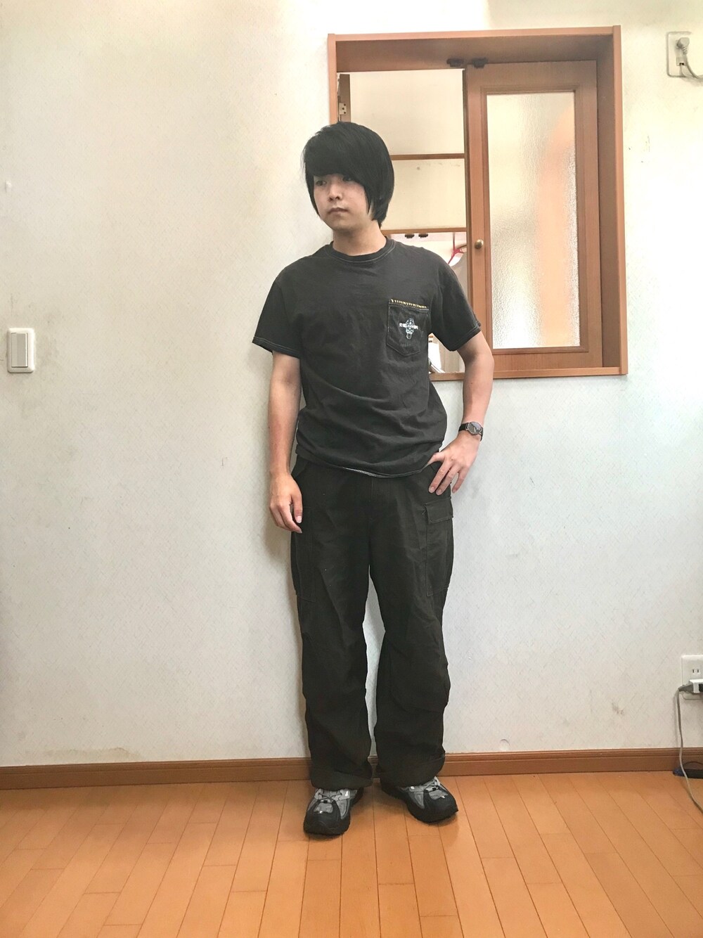 「春夏コーデ、カジュアル、カジュアルコーデ、カーゴパンツ、シンプル、ミリタリー、低身長」｜「TOGA VIRILISのアイテム（Tシャツ/カットソー、ブラック系）」を使った、ガッシー《低身長》さん（メンズ・165cm）の夏コーディネートの1枚目の写真