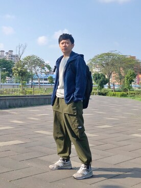 「blue」｜「アイテム（カーゴパンツ）」を使った、zivyehさん（メンズ・165cm）の春コーディネート
