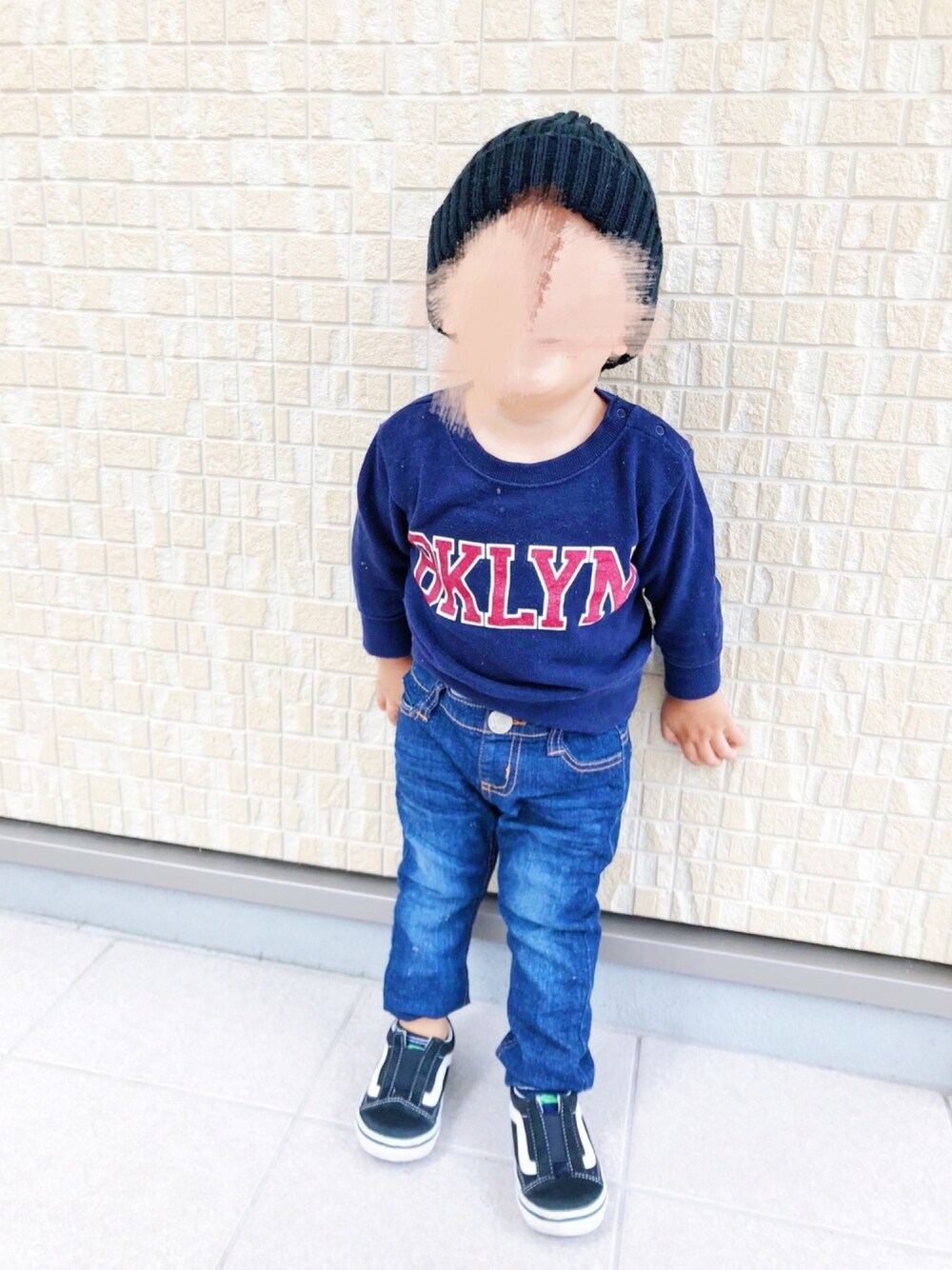 「男の子コーデ、男の子ファッション、公園スタイル」｜「petit mainのBIGロゴ入り裏毛トレーナー（スウェット、グレー系）」を使った、chayさん（キッズ・90cm）の秋コーディネートの1枚目の写真