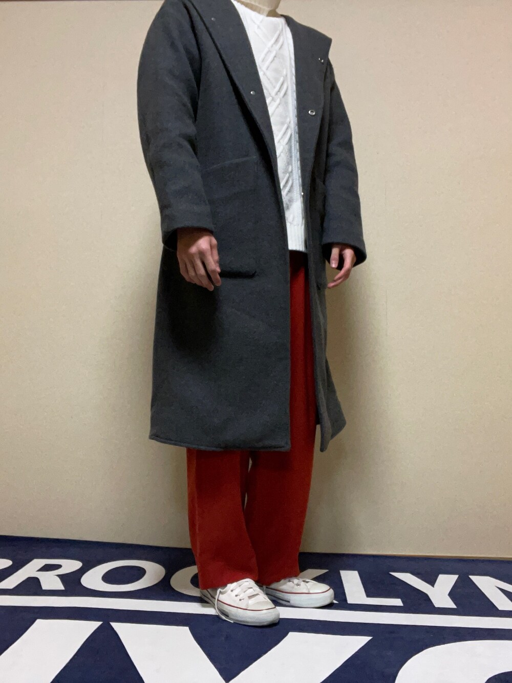 「私の推しブランド、おしゃれさんと繋がりたい、家コーデ、ゆるコーデ、フードコート、スラックス×スニーカー、HARE、HARE好き、HAREコーデ、HARE STYLE」｜「HAREのBIGフードコート(HARE)（チェスターコート、グレー系）」を使った、mocha0205さん（メンズ・178cm）の冬コーディネートの1枚目の写真