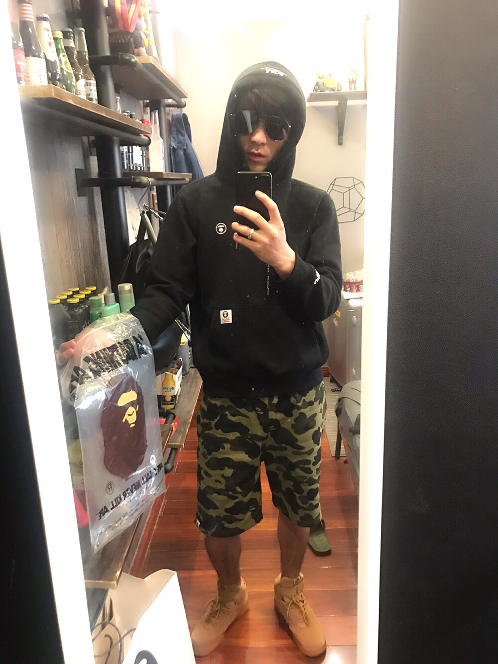 「AAPE BY A BATHING APEのアイテム（パーカー、ブラック系）」を使った、Jasonさん（メンズ・179cm）の春コーディネートの1枚目の写真