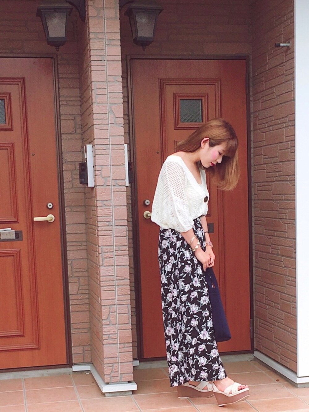 「Heatherのアイテム（ニット/セーター、ホワイト系）」を使った、Moe Kawamataさん（レディース・159cm）の夏コーディネートの1枚目の写真