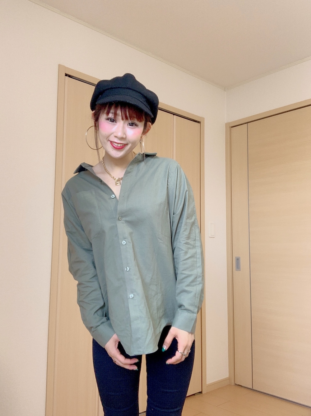 「Furryrateのアイテム（シャツ/ブラウス、グリーン系）」を使った、Moe Kawamataさん（レディース・159cm）の春コーディネートの1枚目の写真