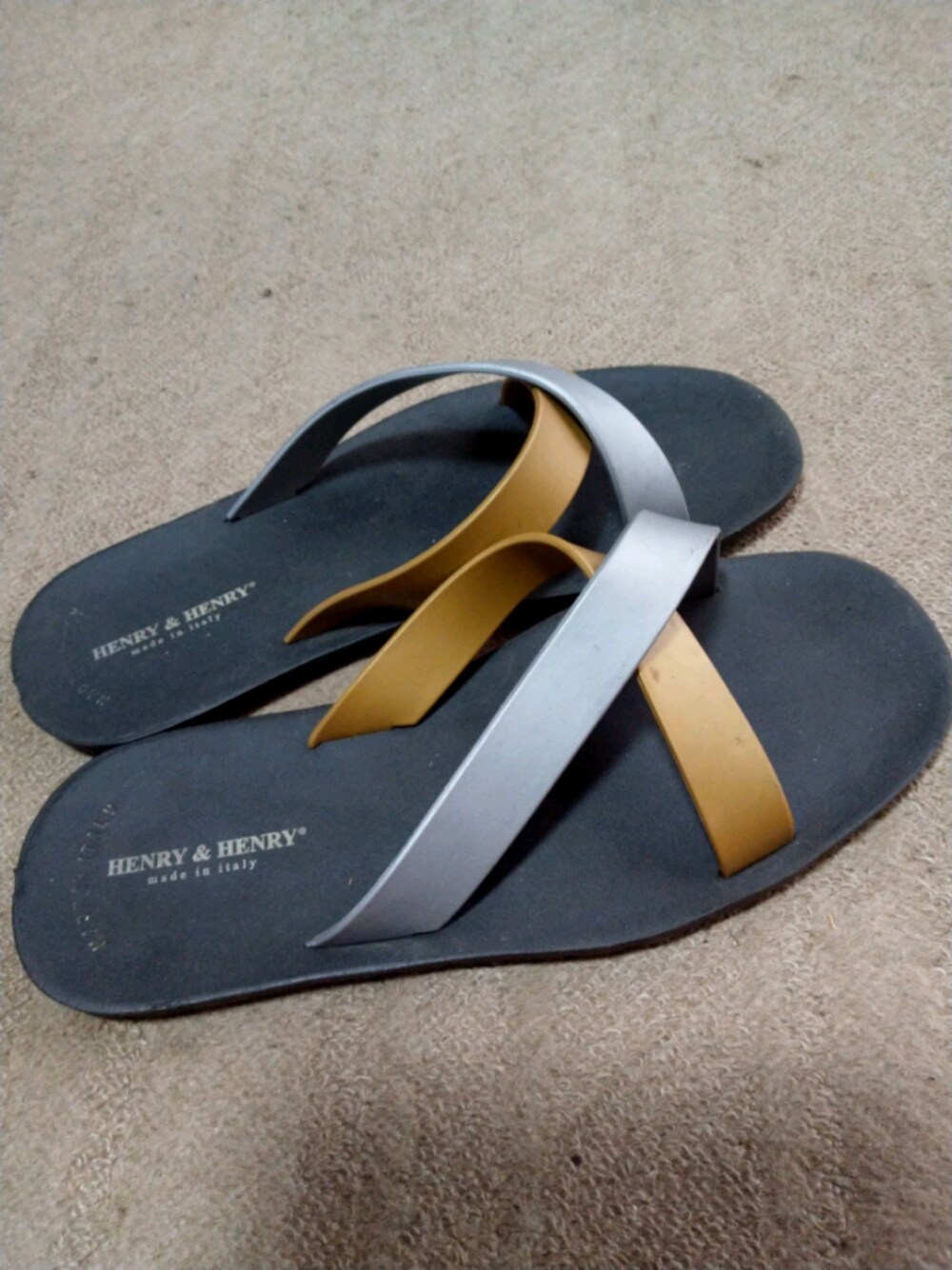 「HENRY&HENRYのアイテム（サンダル、ブラック系）」を使った、黒い羊（BlackSheep）さん（メンズ・175cm）の夏コーディネートの1枚目の写真
