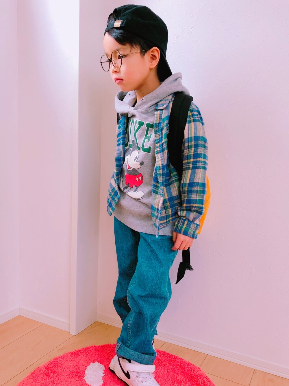 「ネルシャツ、パーカー グレー」｜「GLOBAL WORKのアイテム（パーカー、グレー系）」を使った、KeitoAmuさん（キッズ・110cm）の冬コーディネートの1枚目の写真