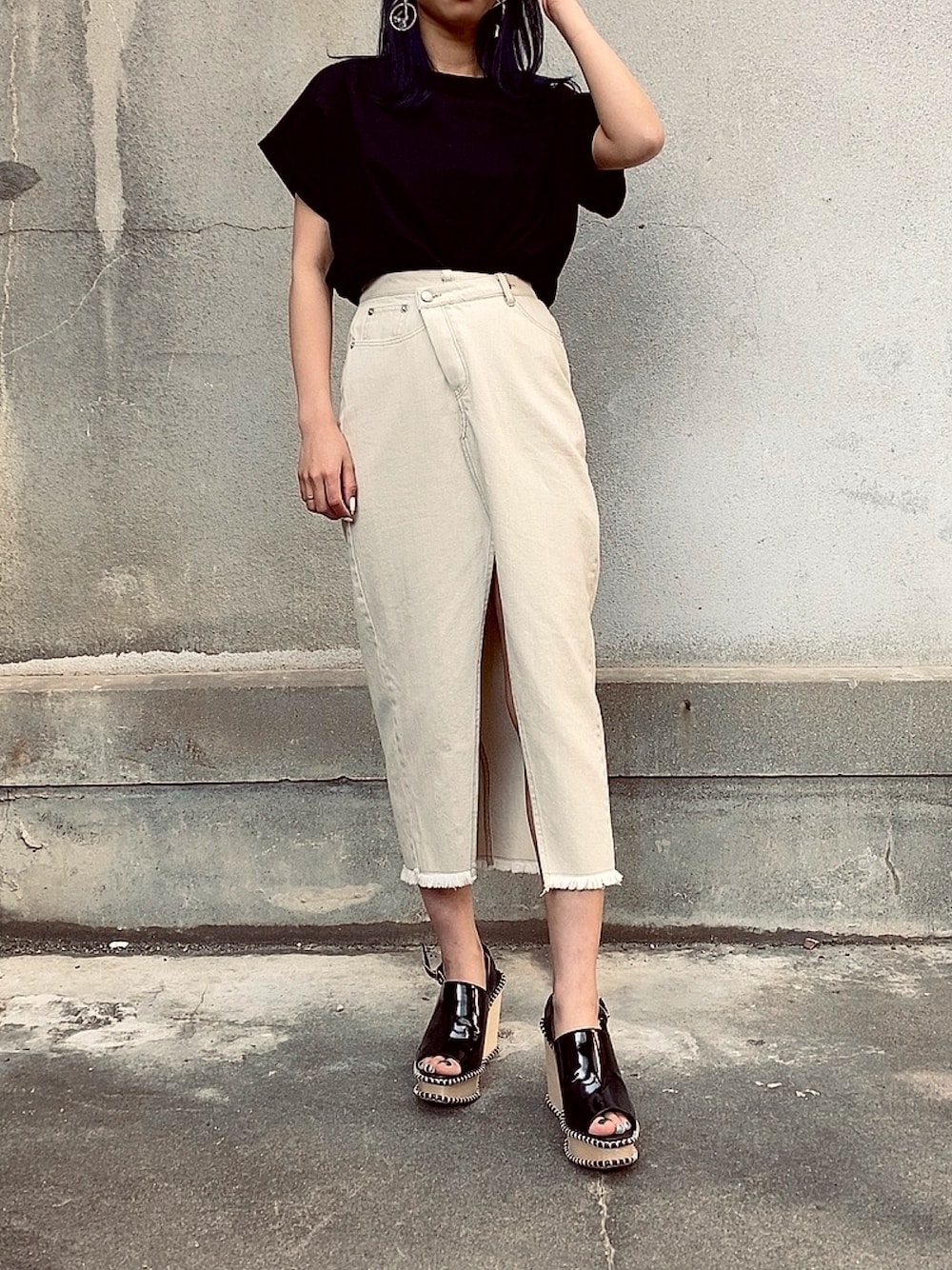 「シンプルコーデ、カジュアルコーデ、ootd、春コーデ、夏コーデ、avvenente、ハークローゼット、ロングスカート、着回しコーデ、HERCLOSET」｜「HER CLOSETのアイテム（Tシャツ/カットソー、ブラック系）」を使った、はるちょすさん（レディース・163cm）の春コーディネートの1枚目の写真