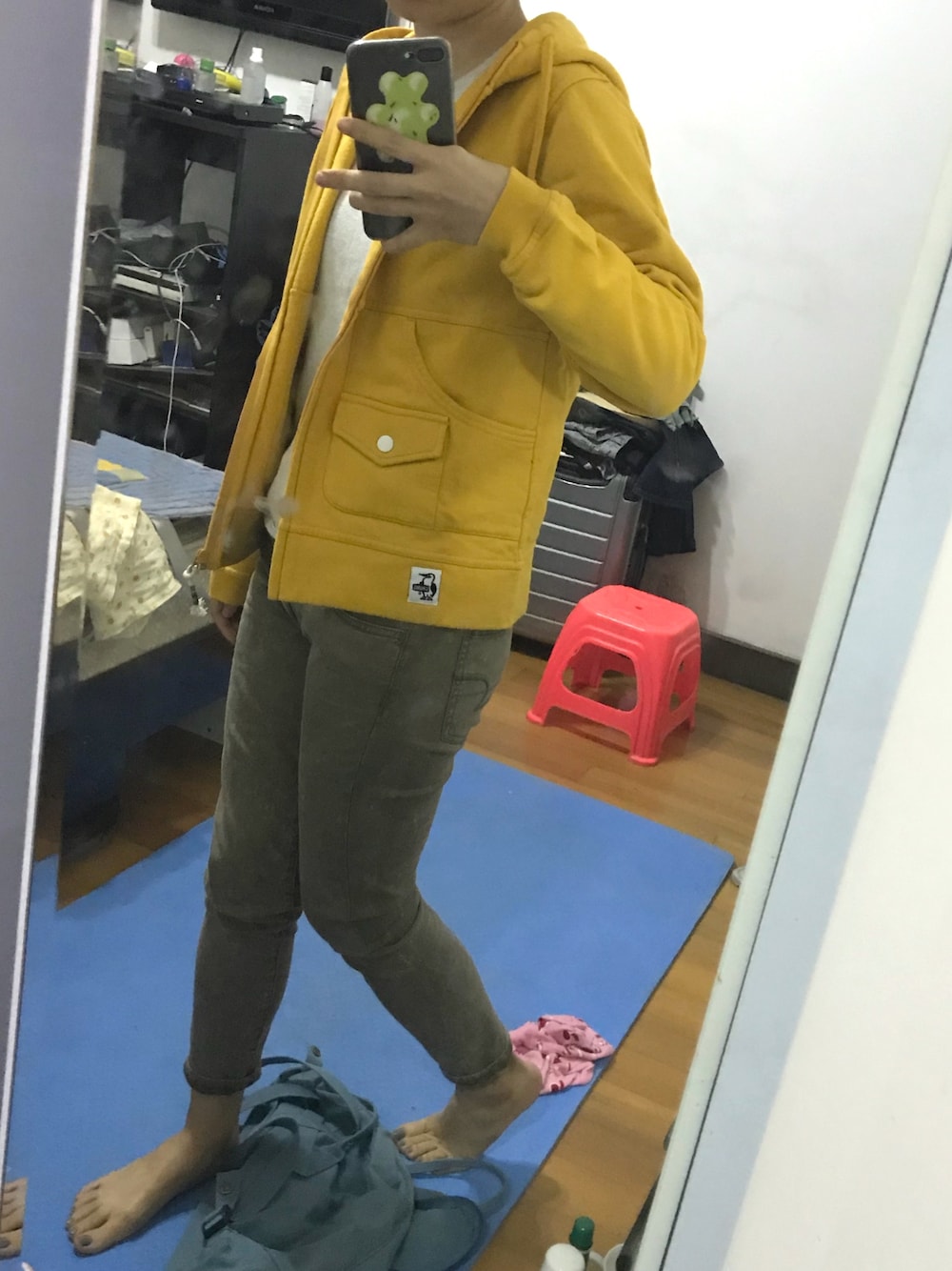 「CHUMSのアイテム（パーカー、イエロー系）」を使った、麦中风さん（レディース・158cm）の秋コーディネートの1枚目の写真