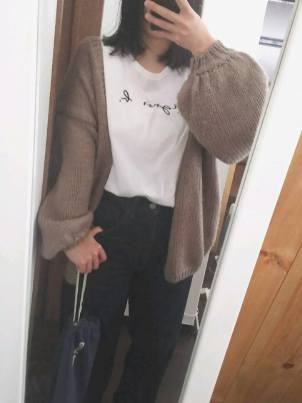 「シンプル、カジュアルコーデ、ママコーデ、オトナカジュアル、おしゃれさんと繋がりたい、今日のコーデ、はるコーデ、ロゴT」｜「agnes b.のS137 TS  ロゴTシャツ（Tシャツ/カットソー、ホワイト系）」を使った、 DETE11 相互フォロー フォロバ中さん（レディース・158cm）の春コーディネートの1枚目の写真