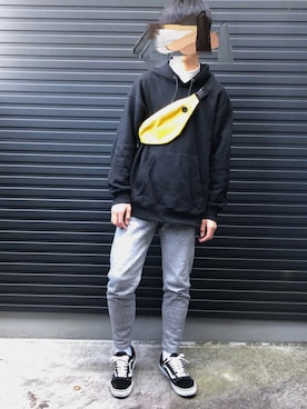 「アイテム（ボディバッグ/ウエストポーチ、イエロー系）」を使った、aさん（メンズ・166cm）の冬コーディネート