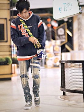 「off white（オフホワイト）のアイテム（その他）」を使った、Nuchit Tansrisakulさん（メンズ・178cm）の冬コーディネート