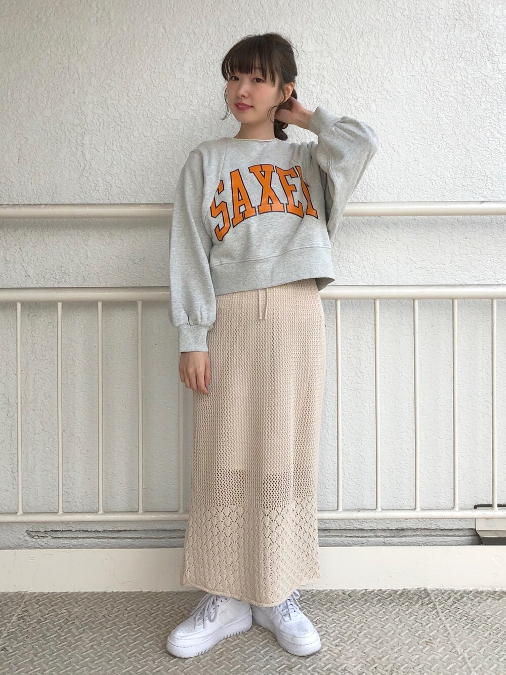 柄編み切り替えニットスカートを使った人気ファッションコーディネート 