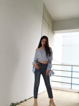 「アイテム（チューブトップ、ブルー系）」を使った、是可乐本乐了さん（レディース・158cm）の秋コーディネート