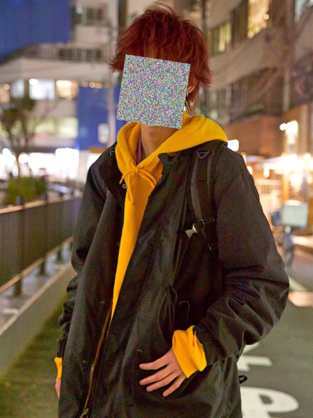 「赤髪、supreme、AKIRA、キャットストリート、ストリート、street、streetstyle、streetfashion、neotokyo、2020」｜「Supreme のアイテム（モッズコート、ブラック系）」を使った、放浪者こまつ（余韻に押し潰されそう）さん（メンズ・180cm）の冬コーディネートの1枚目の写真