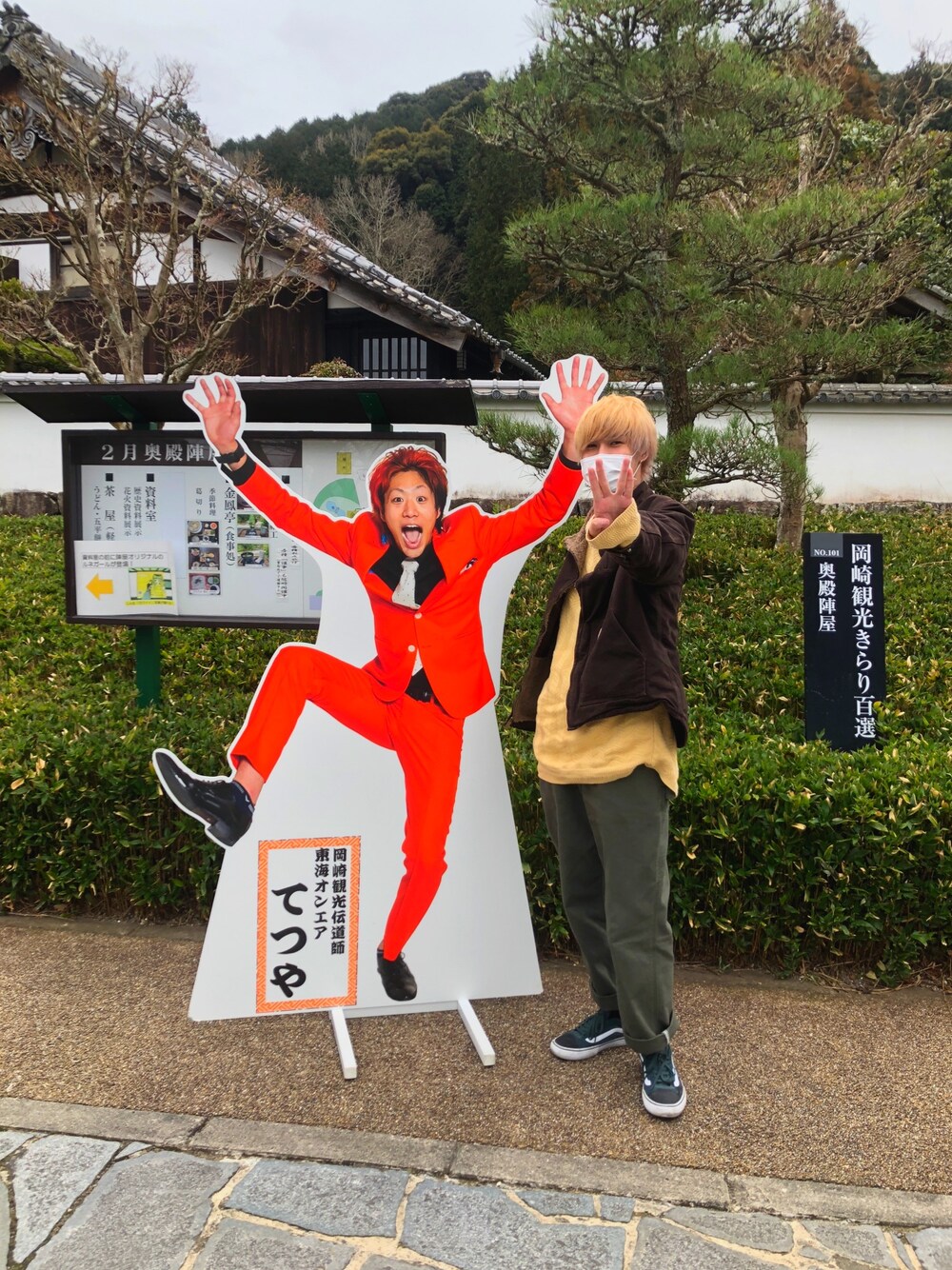 「おしゃれさんと繋がりたい、休日スタイル、シンプル、ootd、オーバーサイズ、スニーカー、古着、ストリート、いいね、save、フォローお願いします🤑」｜「Carharttのアイテム（ジャケット/アウター、ブラウン系）」を使った、放浪者こまつ（余韻に押し潰されそう）さん（メンズ・180cm）の春コーディネートの1枚目の写真