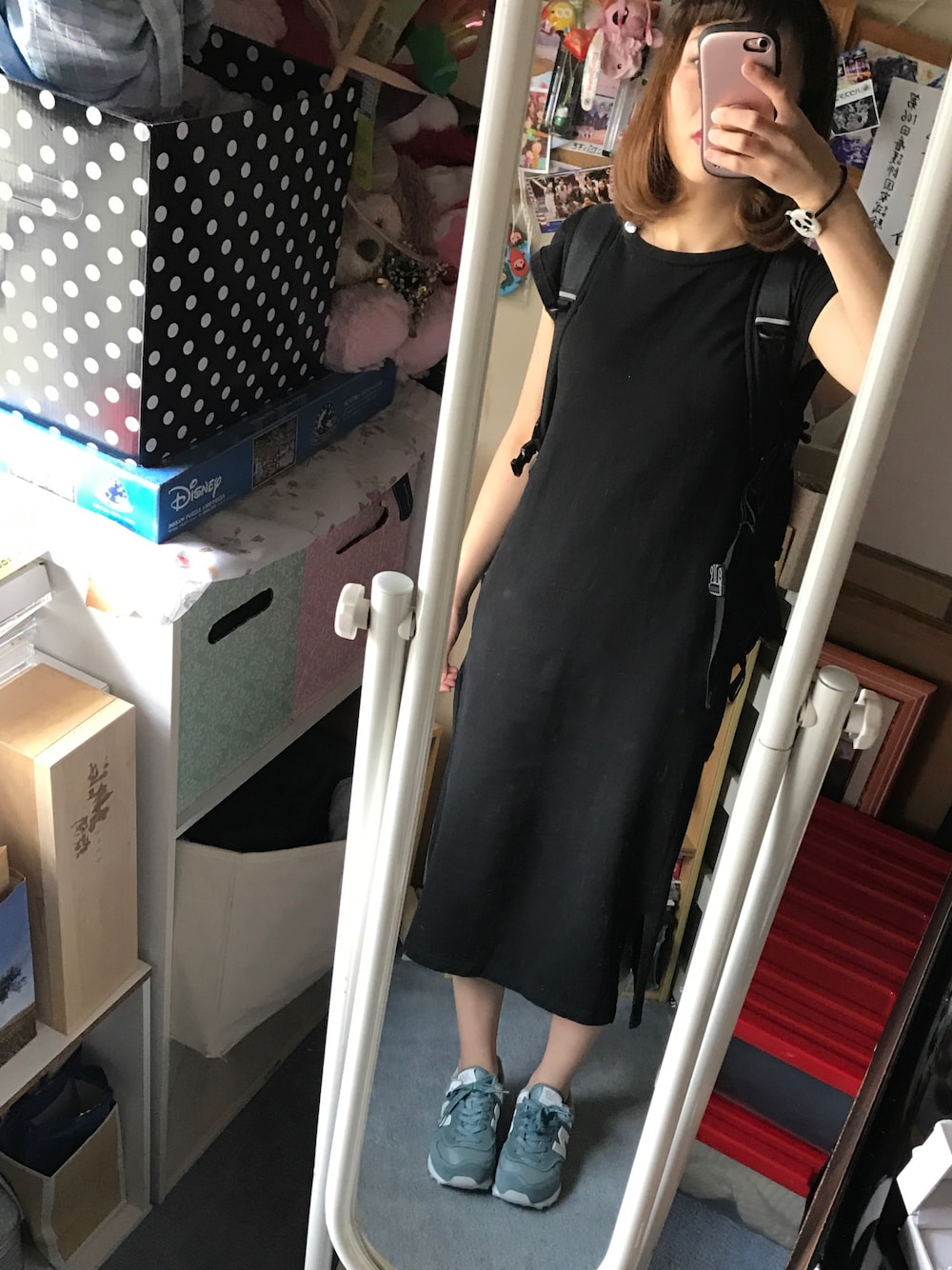 「ニューバランス、ワンピース、黒リュック、シンプル」｜「GUのアイテム（ワンピース、ブラック系）」を使った、みほさん（レディース・152cm）の夏コーディネートの1枚目の写真