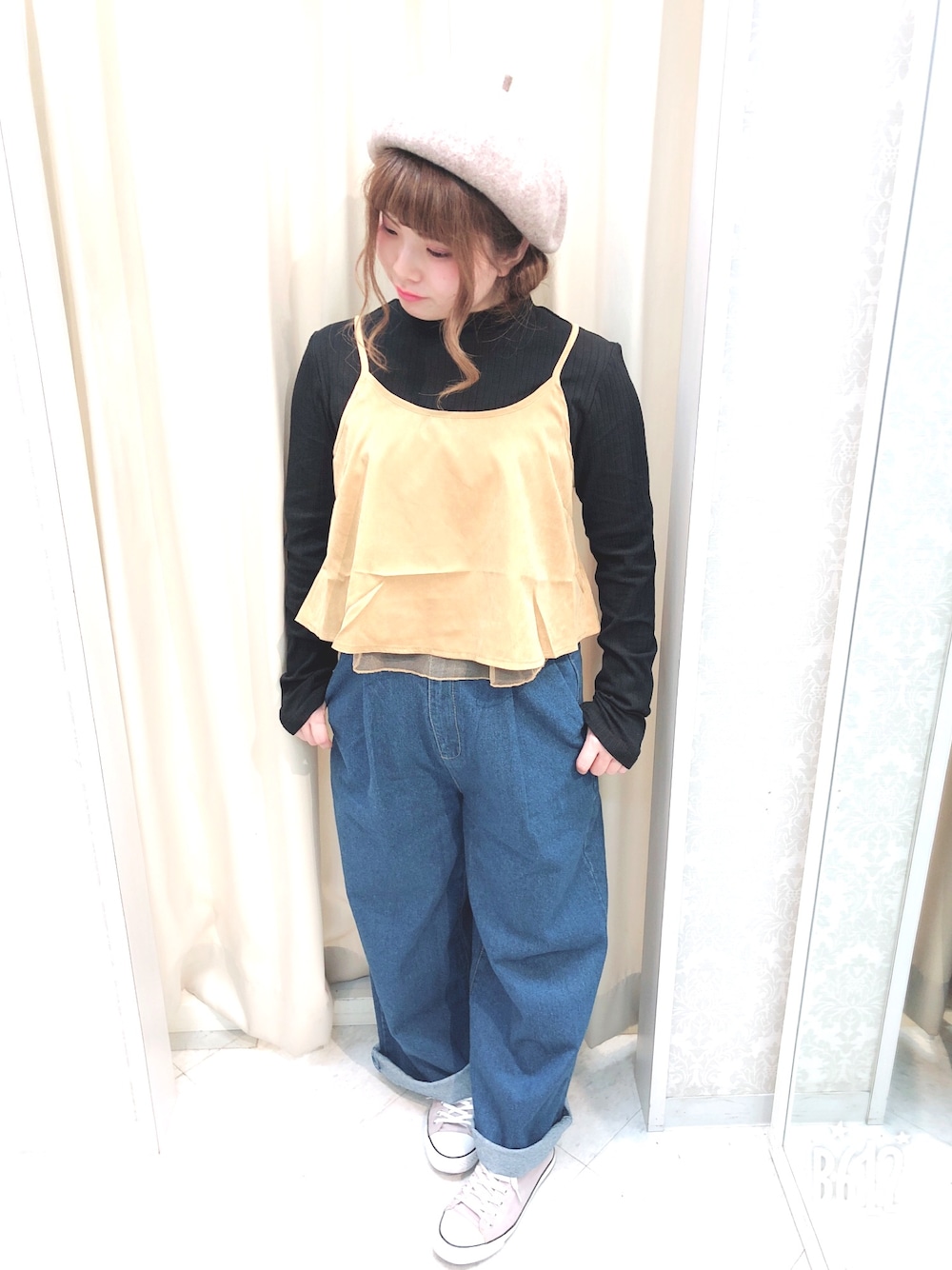 「デニムパンツ、ワイドデニム、ビスチェ、アンサンブル、アフリカタロウ、スタジオクリップ、ハイネックトップス」｜「AFRICA TAROのアイテム（アンサンブル、ブラウン系）」を使った、Chihiro Morinagaさん（レディース・146cm）の秋コーディネートの1枚目の写真