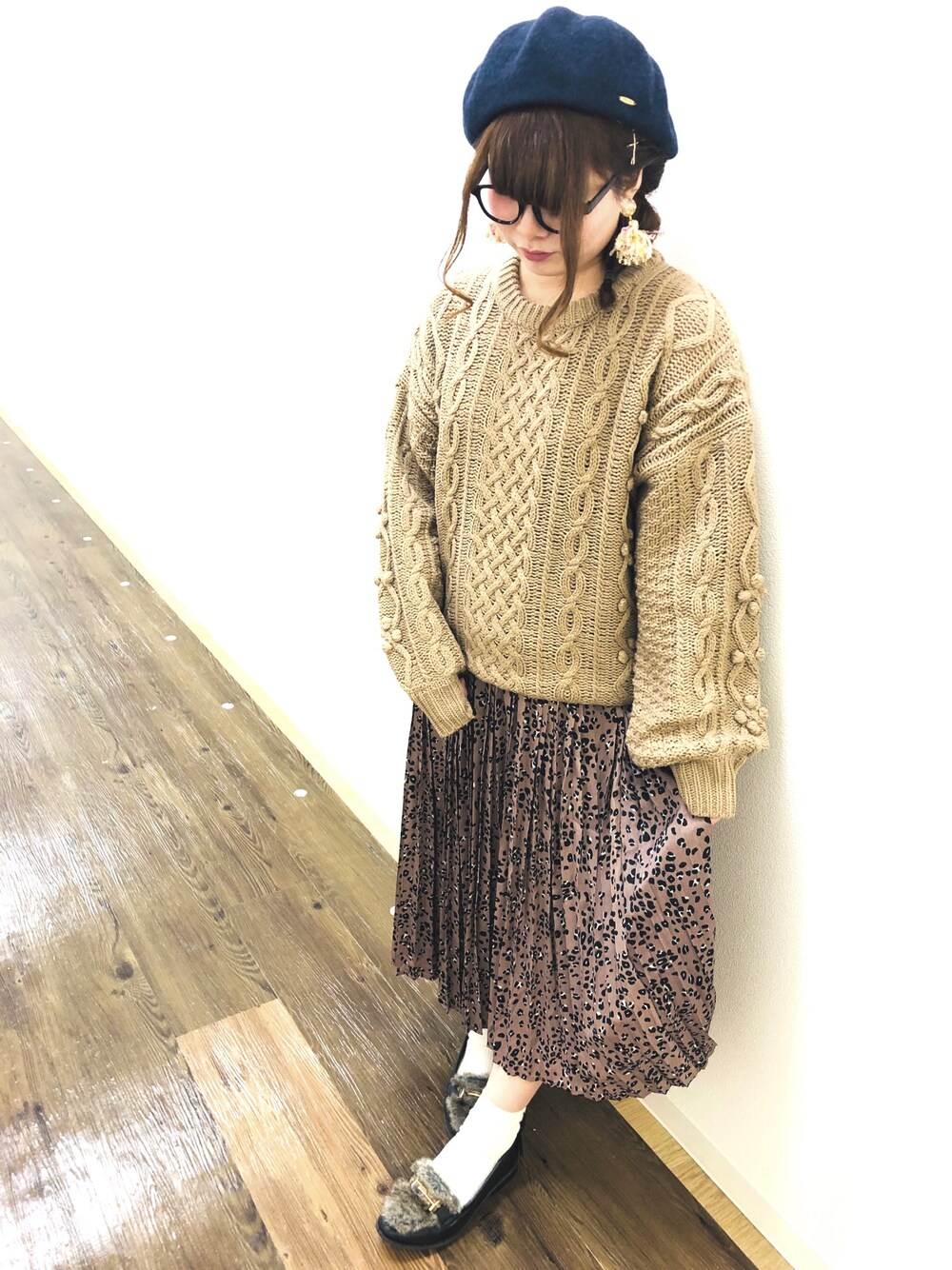 「オトナ女子、ブラウンコーデ、低身長コーデ、おしゃれさんと繋がりたい、ケーブルニット、ヒョウ柄スカート、プリーツスカート、ワントーンコーデ」｜「AFRICA TAROのアイテム（ニット/セーター、ブラウン系）」を使った、Chihiro Morinagaさん（レディース・146cm）の冬コーディネートの1枚目の写真