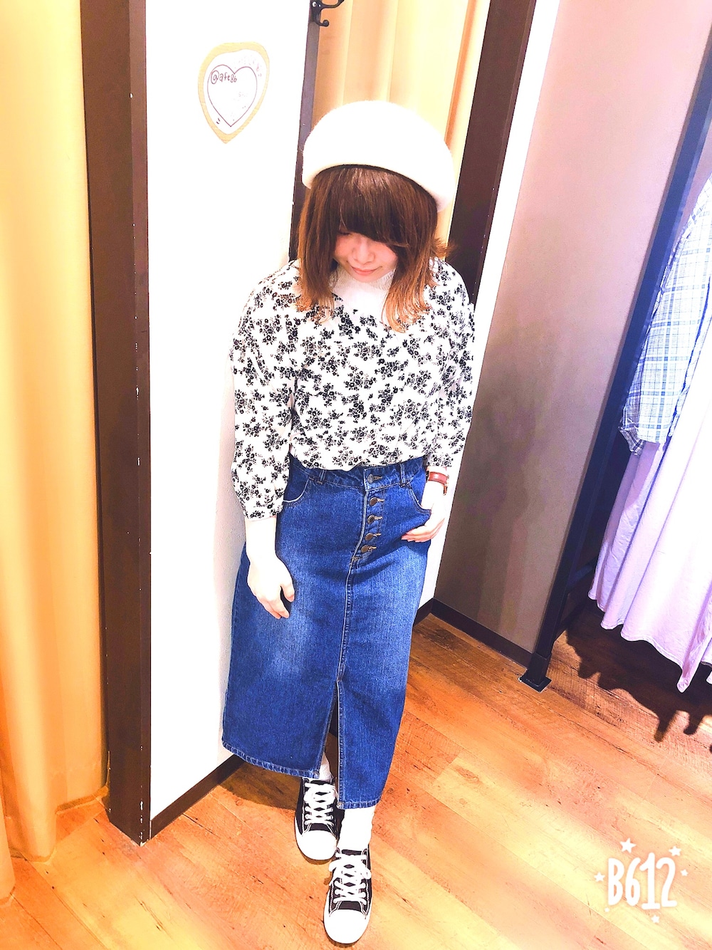 「spring、おしゃれさんと繋がりたい、平成最後のWEARISTAセンバツ、ドッキング、花柄ブラウス、立ち襟、タイトスカート、デニム、アフリカタロウ、ニコアンド」｜「AFRICA TAROのアイテム（シャツ/ブラウス、ホワイト系）」を使った、Chihiro Morinagaさん（レディース・146cm）の春コーディネートの1枚目の写真