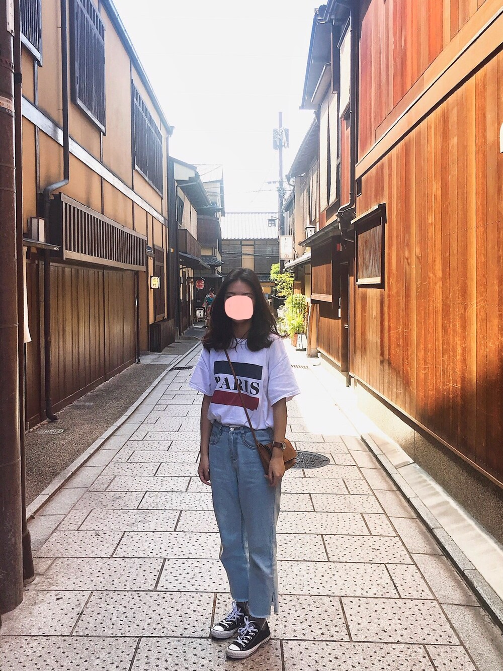 「低身長、秋、カジュアル」｜「Brandy Melvilleのアイテム（Tシャツ/カットソー、ホワイト系）」を使った、Chiu Yu Wenさん（レディース・158cm）の秋コーディネートの1枚目の写真