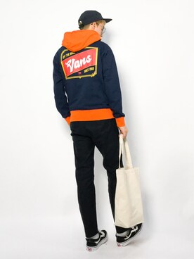 「プルオーバーパーカー」｜「アイテム（チノパンツ）」を使った、タレスさん（メンズ・178cm）の冬コーディネート