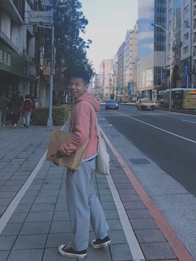 「PULL&BEAR（プルアンドベア）のアイテム（ジャージ）」を使った、Hio Fai Loさん（メンズ・168cm）の冬コーディネート