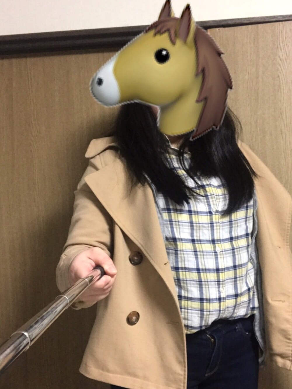 「カジュアルコーデ、デブコーデ、ベルイエロー、美女と野獣キャンペーン」｜「tiptopのショートトレンチ（トレンチコート、ベージュ系）」を使った、痩せないさん（レディース・143cm）の春コーディネートの1枚目の写真