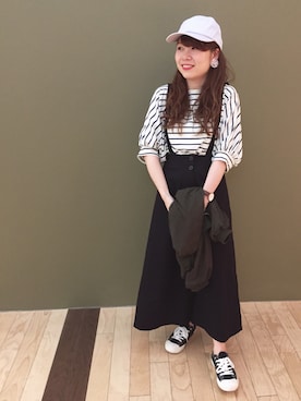 「アイテム（キャップ、パープル系）」を使った、すえちゃんさん（レディース・150cm）の春コーディネート