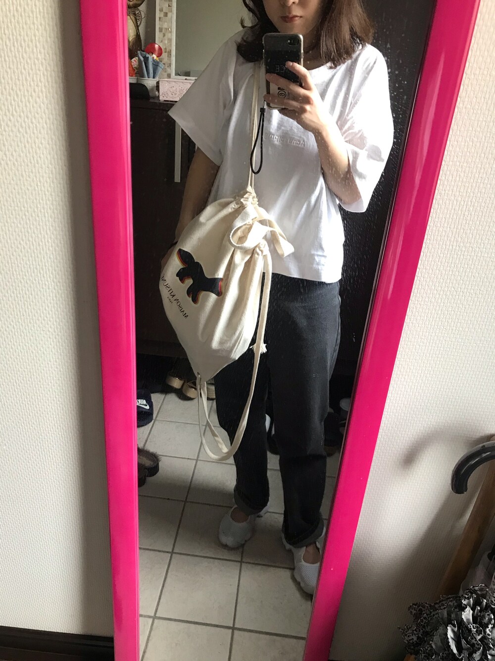 「休日スタイル、シンプル、エアリフト、メゾン キツネ(MAISON KITSUNE)、アクネ、低身長、おでかけ」｜「Maison Kitsuneのアイテム（バッグ、ベージュ系）」を使った、aliceさん（レディース・155cm）の秋コーディネートの1枚目の写真