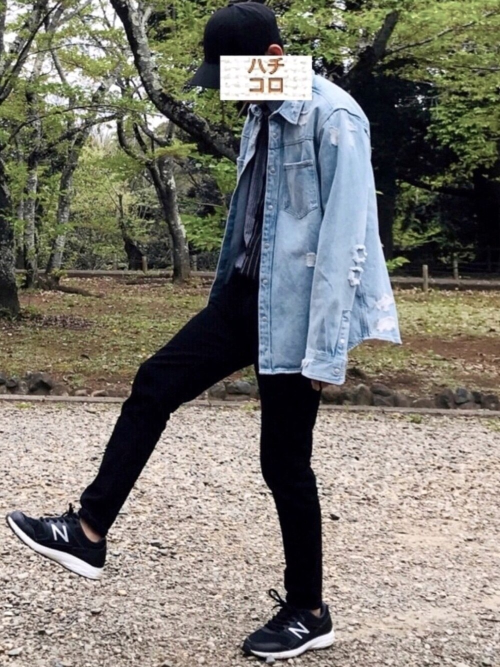 「春コーデ、春、デニムジャケット、ZARA、デニム、シャツスタイル、スキニー、黒スキニー、New Balance、スニーカー」｜「ZARAのZARA  RELAXED FIT（デニムジャケット、ブルー系）」を使った、ハチコロさん（メンズ・174cm）の春コーディネートの1枚目の写真