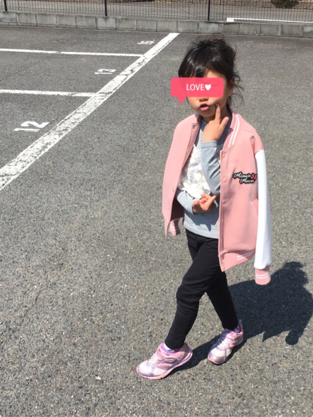 「キッズコーデ、女の子、カジュアルコーデ、ピンク、kids」｜「no brandのアイテム（Tシャツ/カットソー、グレー系）」を使った、renonさん（キッズ・124cm）の春コーディネートの1枚目の写真