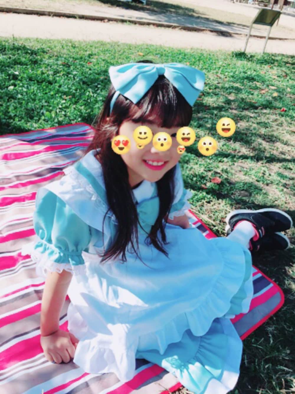 「wearhalloween2018、休日スタイル、ハロウィンコーデ、仮装、女の子コーデ、不思議の国のアリス、ハロウィンパーティー、halloween、ハロウィン」｜「Catherine Cottageの水色アリス エプロンドレス ハロウィン仮装コスチューム（ワンピース、ブルー系）」を使った、renonさん（キッズ・124cm）の秋コーディネートの1枚目の写真