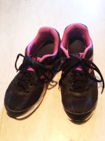 NEW BALANCE 560 | VividPink × Black。560。(スニーカー)