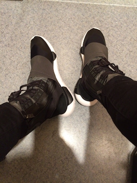 「Y-3（ワイスリー）のアイテム（スニーカー、ブラック系）」を使った、😏さん（メンズ・175cm）の冬コーディネート