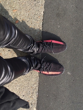 「adidas Originals（アディダスオリジナルス）のアイテム（スニーカー、ブラック系）」を使った、😏さん（メンズ・175cm）の冬コーディネート