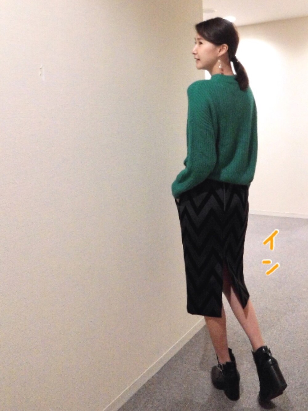 「ショートブーツ、スカート、モヘアニット、ニット、オトナカジュアル、パールアクセ、冬コーデ、オトナ女子、大人カジュアル」｜「EIMY ISTOIREのアイテム（ピアス（両耳用）、シルバー系）」を使った、美優さん（レディース・165cm）の秋コーディネートの1枚目の写真