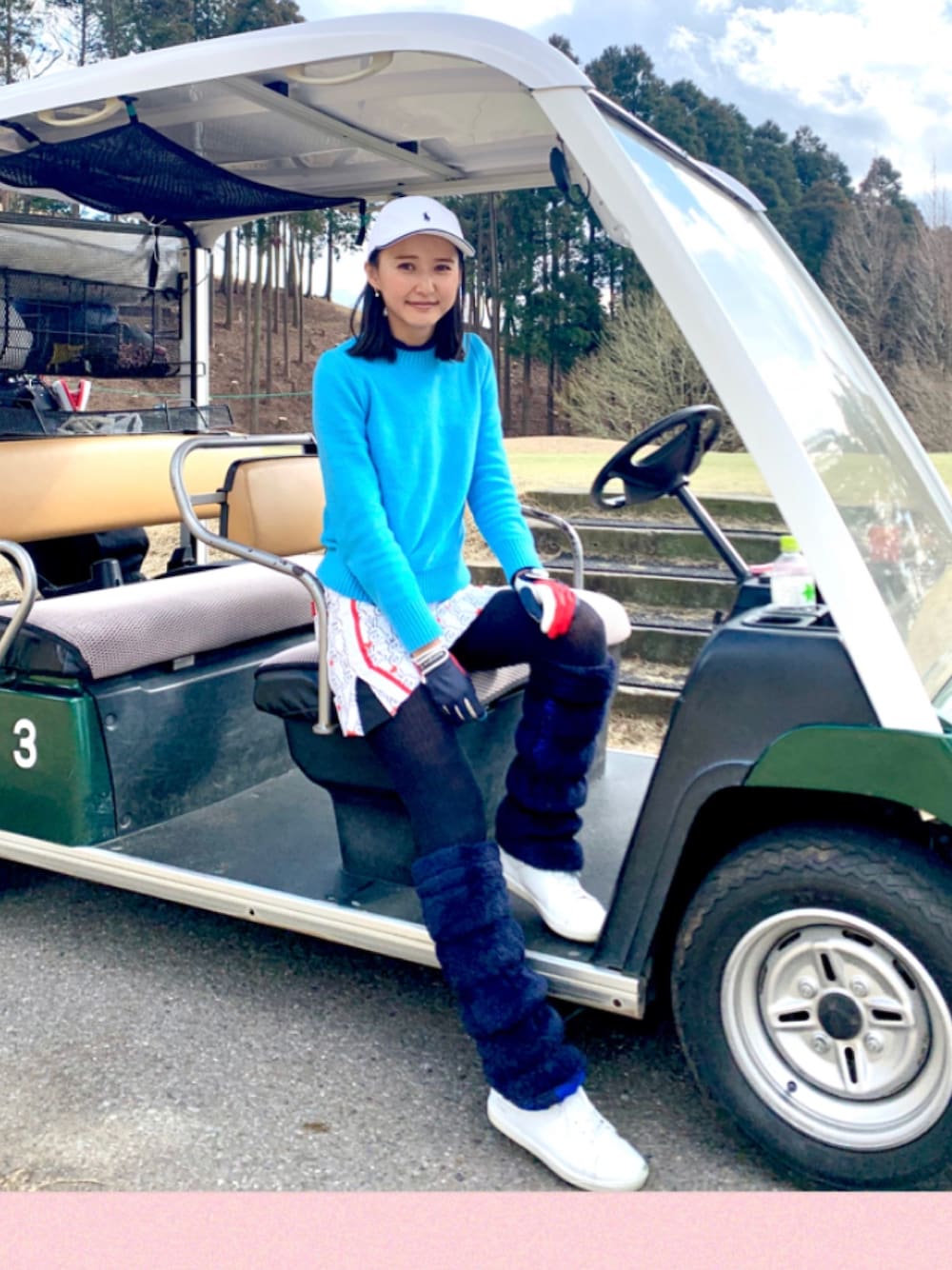 「ゴルフ、ゴルフウェア、ゴルフコーデ、ゴルフ女子、ゴルフ 冬、GOLF、キャップ、ミニスカート、スカート、オトナ女子」｜「POLO RALPH LAURENのPOLO RALPH LAUREN ポロ ラルフローレン ストラップバック キャップ Cotton Classic Hat（キャップ、ホワイト系）」を使った、美優さん（レディース・168cm）の春コーディネートの1枚目の写真