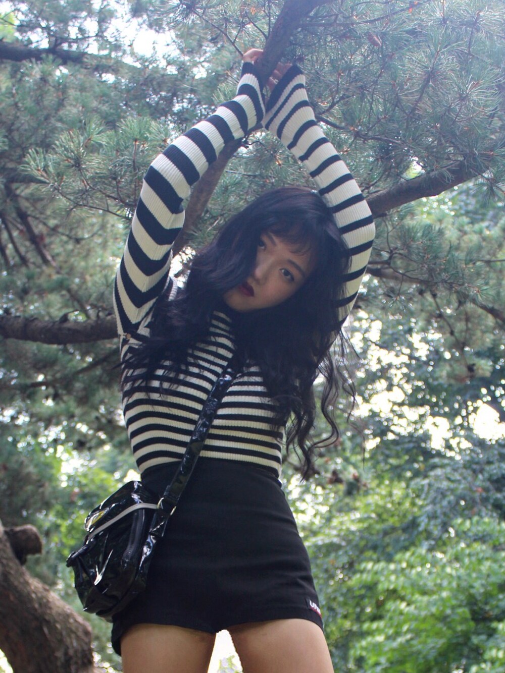 「UNIF、casual、black、girl、outfit」｜「UNIFのアイテム（ニット/セーター、ブラック系）」を使った、Janet Wongさん（レディース・160cm）の秋コーディネートの1枚目の写真