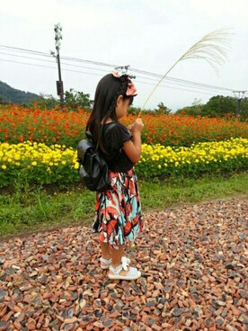 「abcd（ナシ）のアイテム（バッグ）」を使った、みくさん（キッズ・100cm）の秋コーディネート