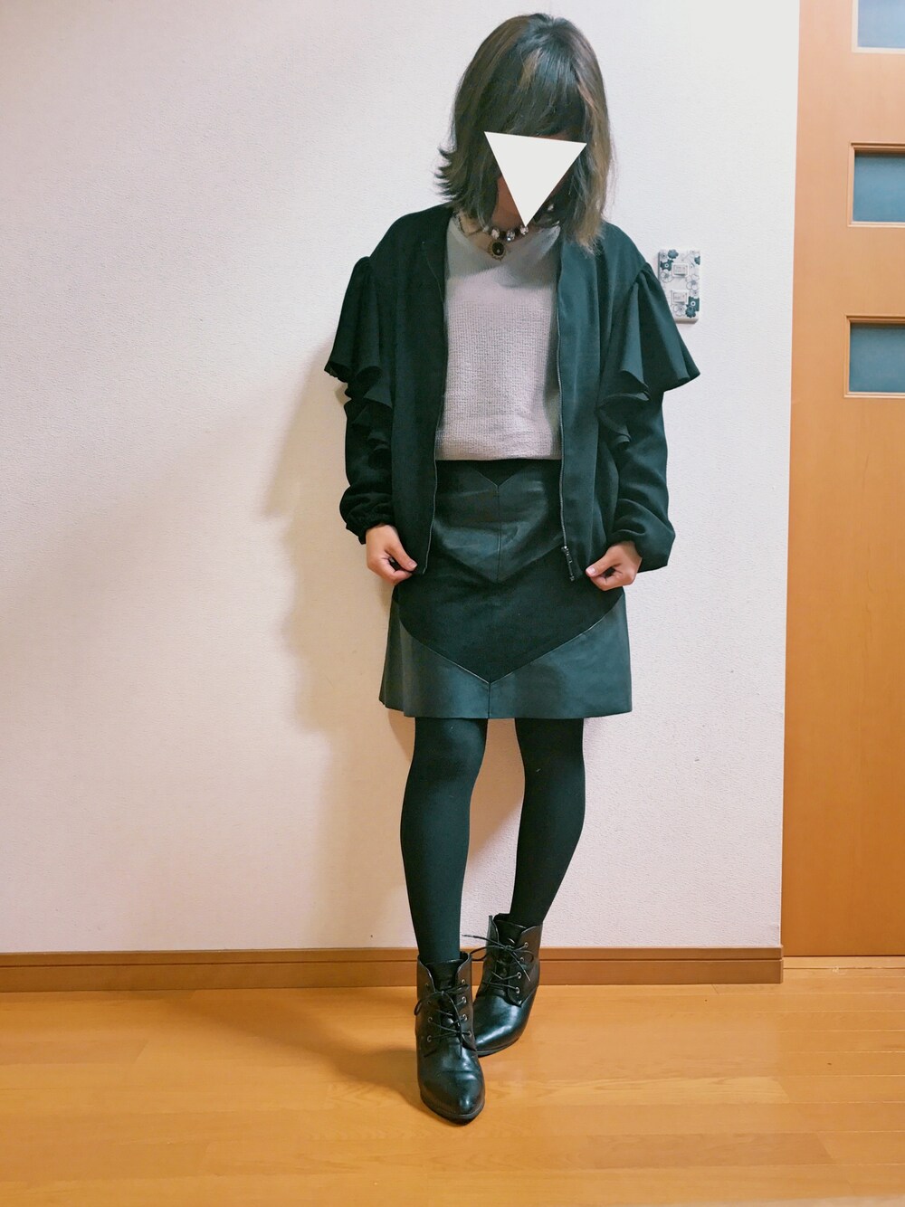 「切りっぱなしボブ、ボブ、春コーデ、ブラック、フレアスカート、フリルトップス、レザースカート、チビーズ✳︎、低身長、レースアップシューズ」｜「ZARAのアイテム（ジャケット/アウター、ブラック系）」を使った、みくさん（レディース・148cm）の春コーディネートの1枚目の写真