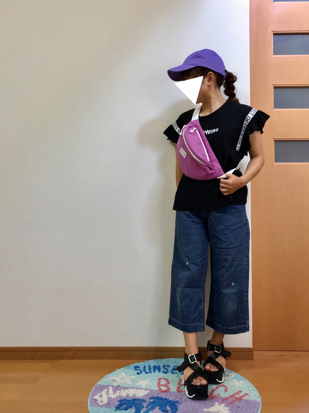 「韓国ファッション、デニム、低身長、チビーズ✳︎、夏コーデ、ママコーデ、ライン、ラクチンコーデ、キャップ、プチプラコーデ」｜「Availのアイテム（Tシャツ/カットソー、ブラック系）」を使った、みくさん（レディース・148cm）の夏コーディネートの1枚目の写真
