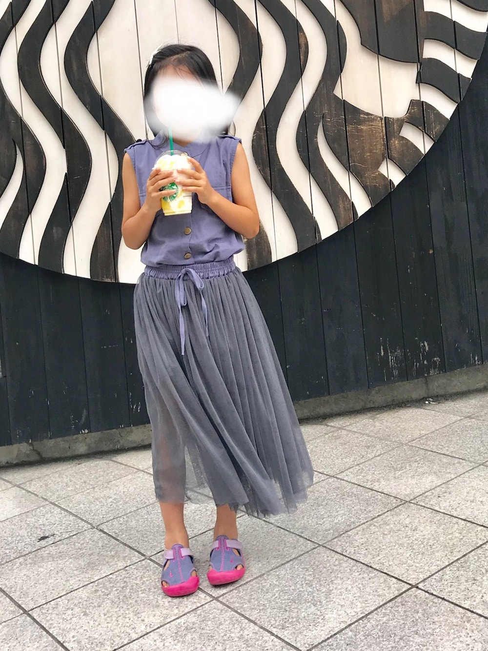 「大人カジュアル、シャツワンピ、チュールスカート、グレー、むすめ服、休日コーデ、キレイめ、プチプラ、夏コーデ、夏」｜「韓国子供服のアイテム（ワンピース、グレー系）」を使った、みくさん（キッズ・104cm）の夏コーディネートの1枚目の写真
