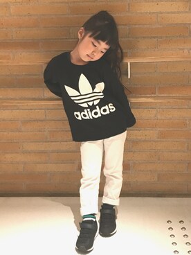「adidas（アディダス）のアイテム（スウェット、ブラック系）」を使った、momomiyさん（キッズ・110cm）の春コーディネート